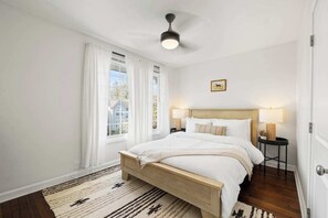 3 室のベッドルーム、デスク、アイロン / アイロン台、WiFi (無料)