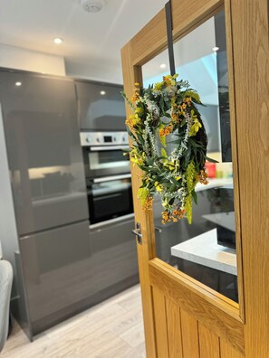Fridge, microwave, dishwasher, electric kettle - Eagle Cottage, 3 - Bed - Long Term Rental Available (Ulverston)
