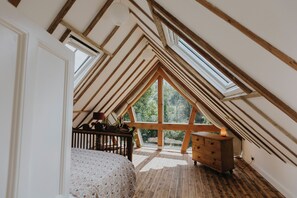 3 bedrooms, iron/ironing board, WiFi, bed sheets - Unique Countryside Retreat in Rural West Wales (Hebron)