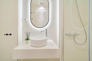 Superior Apartment | Bathroom - Room Select Málaga Suites (Málaga)