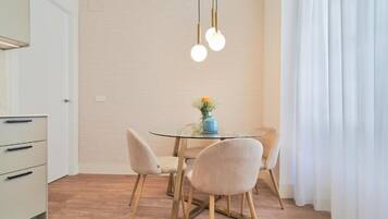Deluxe Apartment | Dining