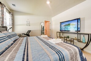3 bedrooms, desk, iron/ironing board, WiFi - Ocean Breeze Escape! (Ocean Isle Beach)