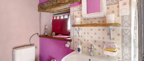 Shower, free toiletries, hair dryer, towels