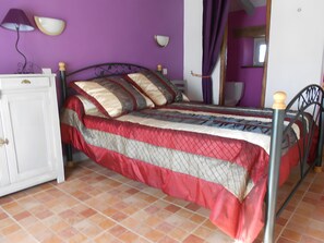 2 bedrooms, iron/ironing board, WiFi, bed sheets - Holiday Home “Gîte La Giscardie” (Salles)