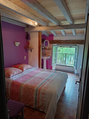 2 slaapkamers, een strijkplank/strijkijzer, wifi, beddengoed