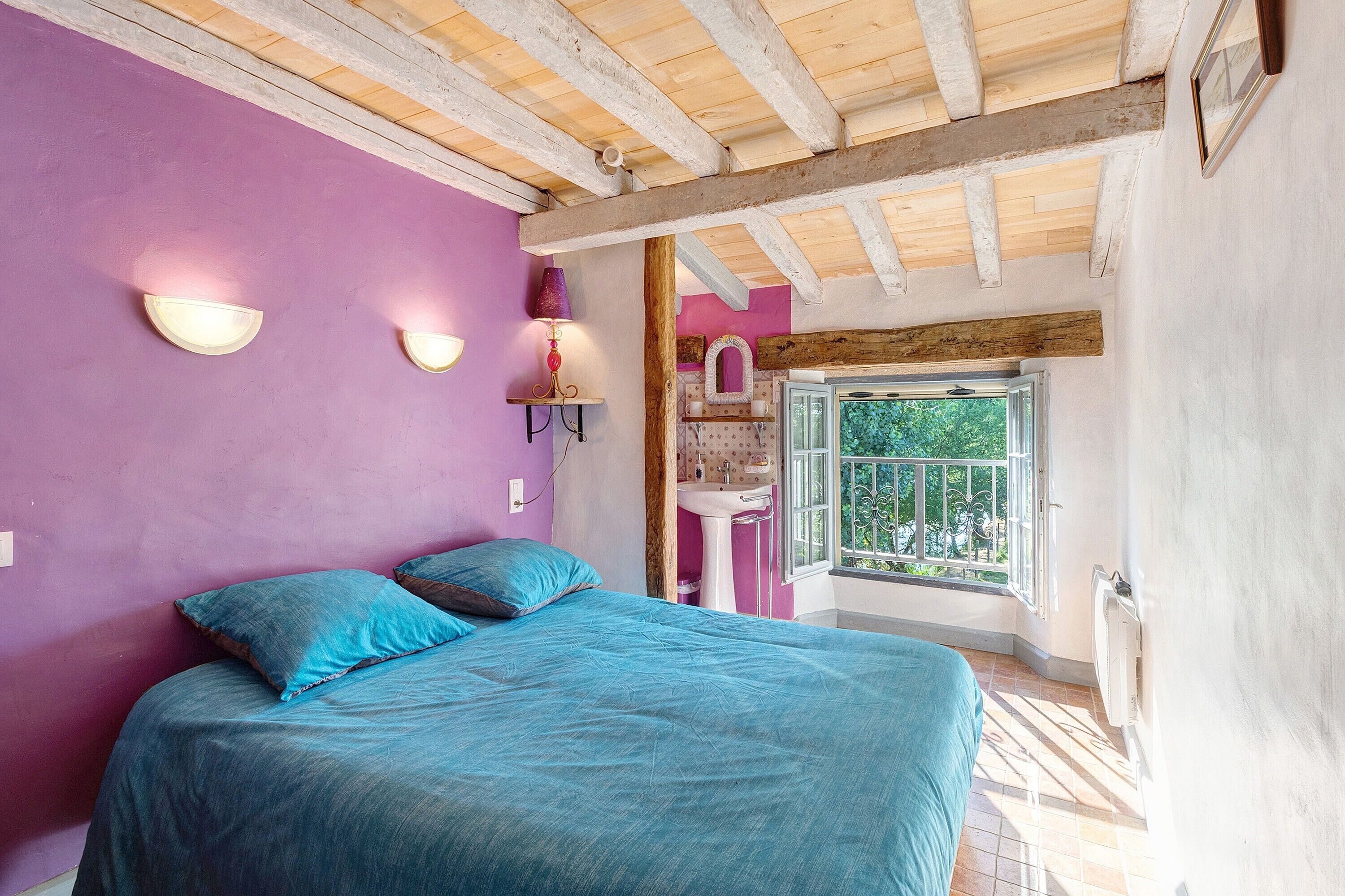 2 habitaciones, tabla de planchar con plancha, wifi y ropa de cama 