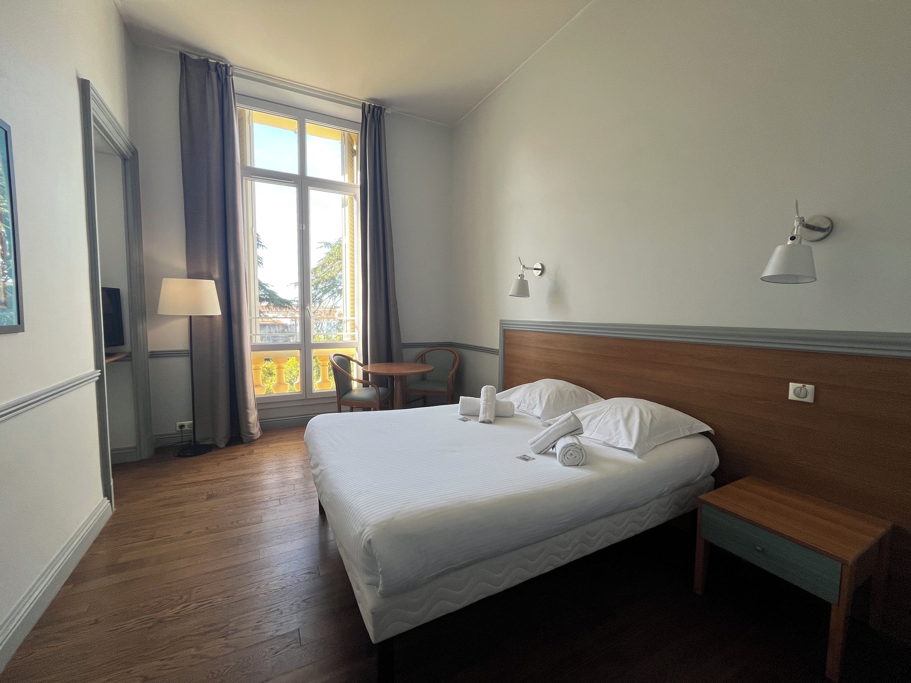 Classic Double Room | In-room safe, blackout drapes, free WiFi