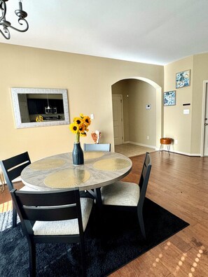 Dining - Perfect Masters Rental Gem (Martinez)