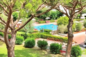 A heated pool - Silvia studio apartment with shared pool (Marina di Bibbona)