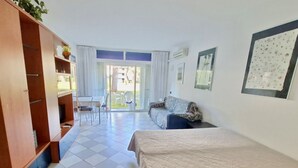 TV - Staying in the Marina di Bibbona Apartments combines the convenience of feeling at home with the comfort of a holiday in a green setting, just steps from the sea and all the main amenities. With its pleasant atmosphere, <b>Marina di Bibbona</b> combines  (Marina di Bibbona)
