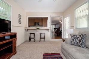 Smart TV - Beautiful East Side Ranch (Wichita)
