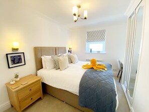2 bedrooms, individually decorated, individually furnished, free WiFi - The Degas Sea View Suite (Torquay)