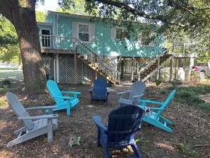 Property grounds - NEWLY RENOVATED 2026. Pet-friendly. Walking distance to waterway. Close to shops (Sunset Beach)