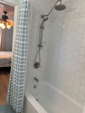 Shower, hair dryer, towels, soap - NEWLY RENOVATED 2026. Pet-friendly. Walking distance to waterway. Close to shops (Sunset Beach)