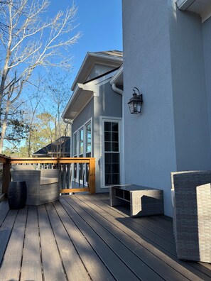 Terrace/patio - Abbeys at WestLake , Wonderful 3-bedroom house with AC in charming Martinez. (Martinez)