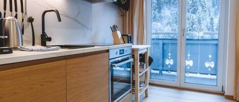 Geladeira, fogão, cooktop, lava-louças