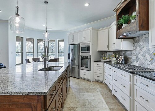 Luxury Country Farmhouse on 10+ Acres - Swim Spa