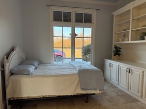 4 habitaciones, tabla de planchar con plancha, wifi y ropa de cama
