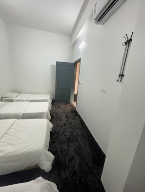2 bedrooms, iron/ironing board, WiFi