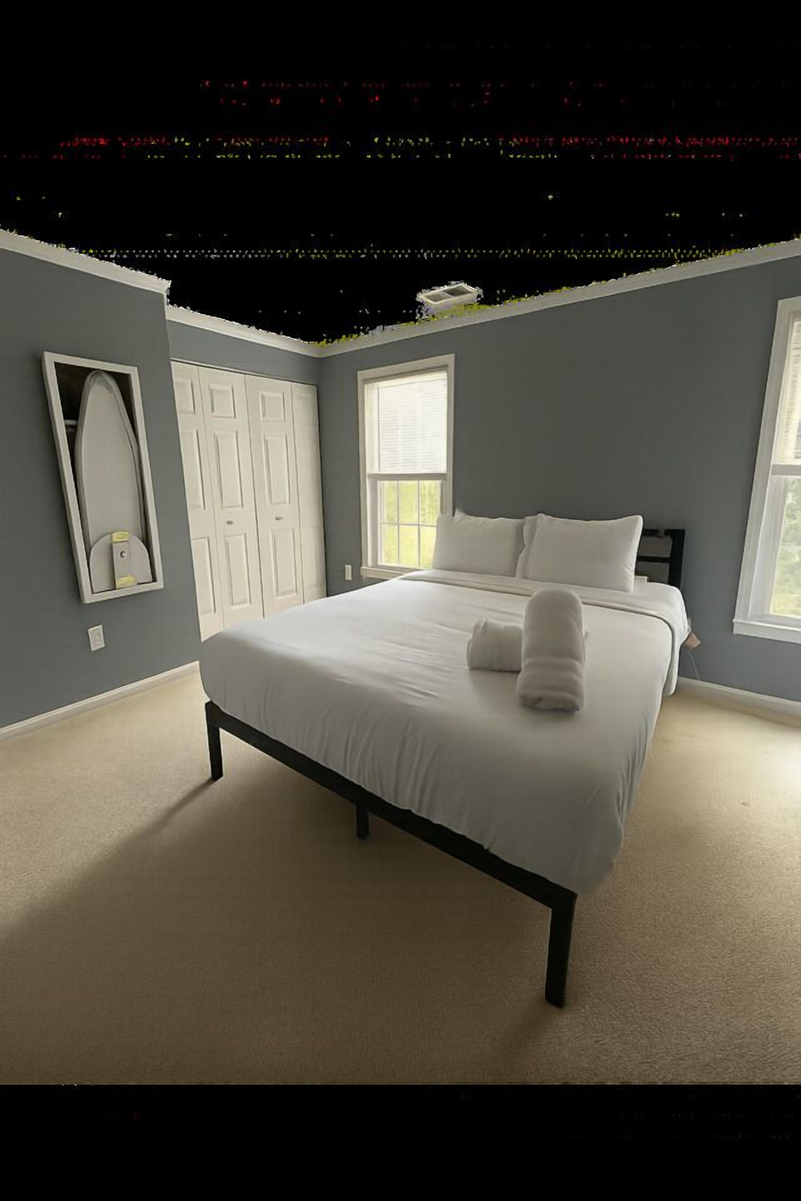 5 bedrooms, iron/ironing board, WiFi, bed sheets