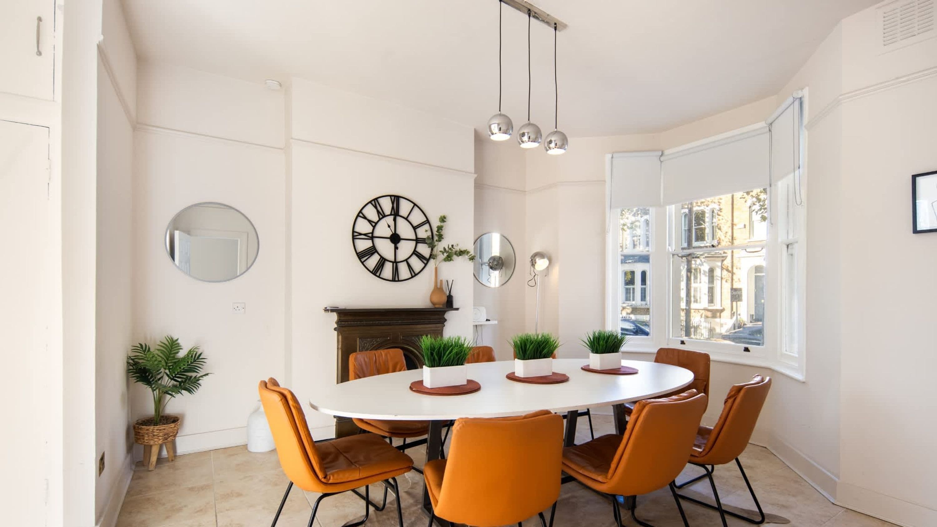 House | 4 bedrooms, desk, Internet