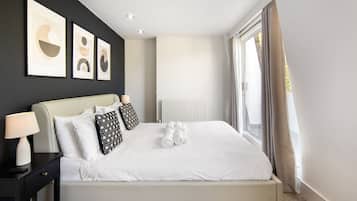 House | 4 bedrooms, desk, Internet