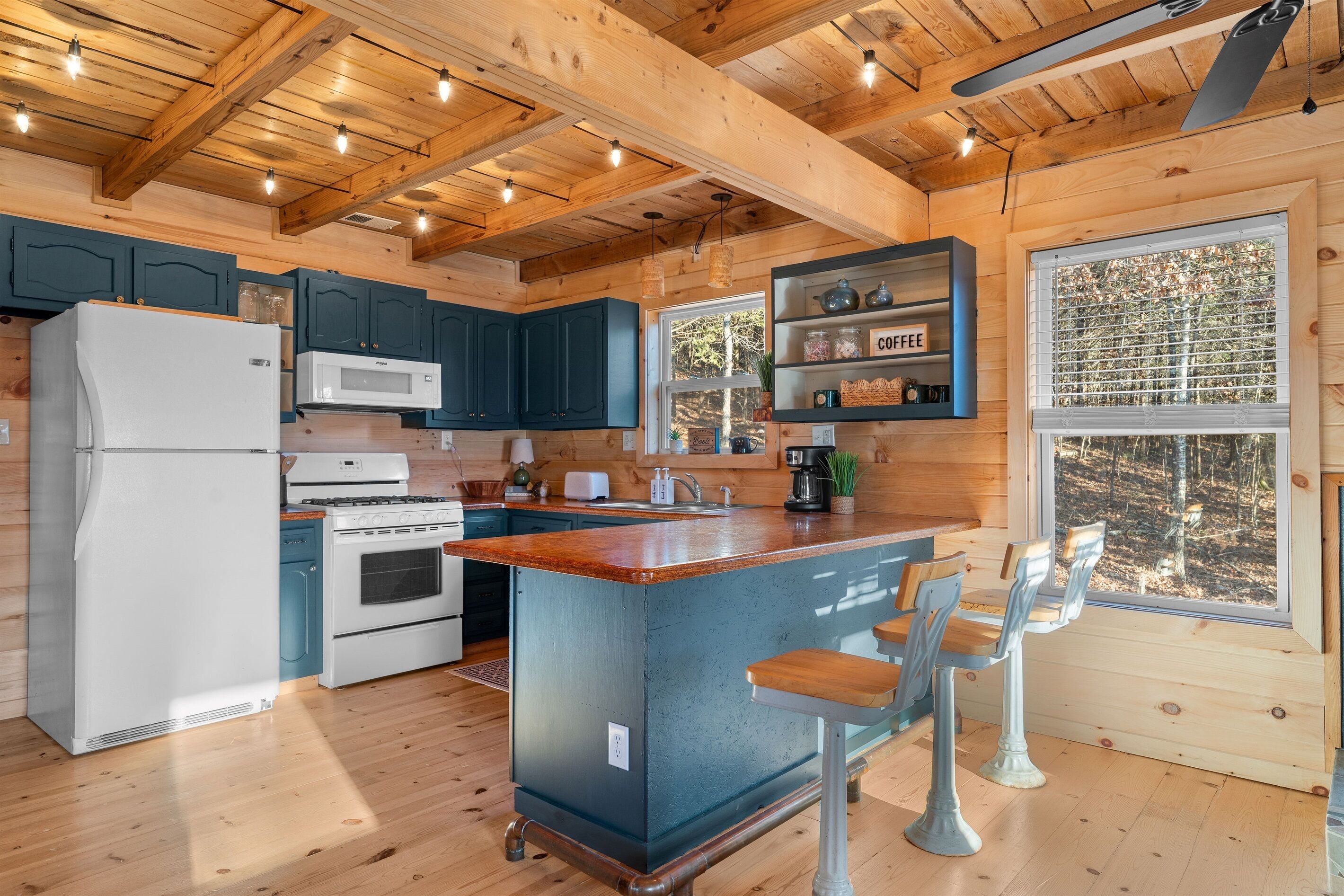 Geladeira, micro-ondas, fogão, cooktop