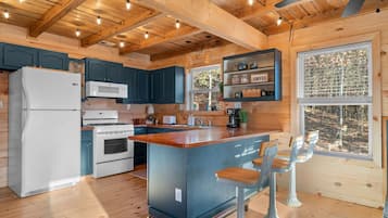 Geladeira, micro-ondas, fogão, cooktop