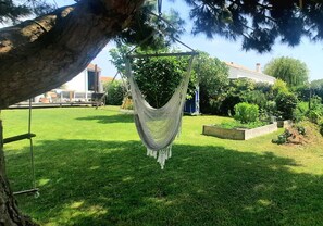 Property grounds - 6-person family home between forest and beach (Longeville-sur-Mer)