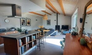 TV, books - 6-person family home between forest and beach (Longeville-sur-Mer)