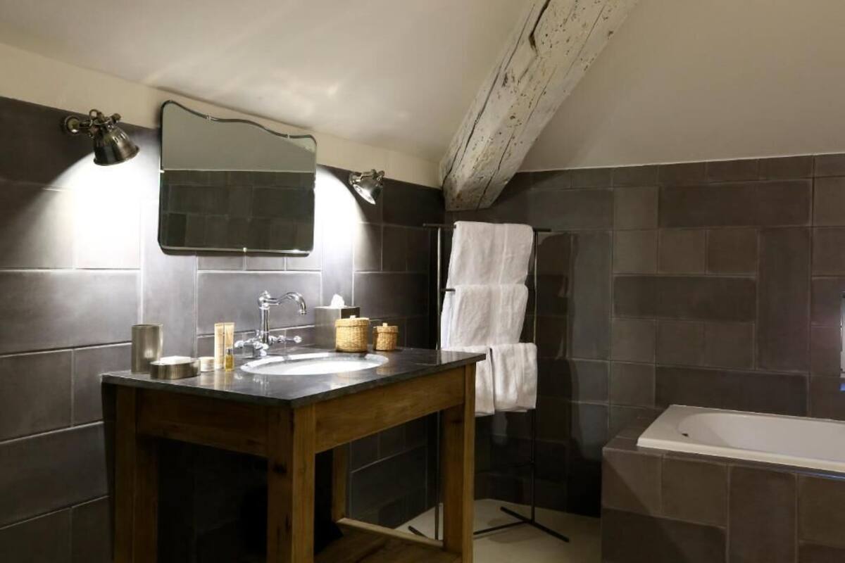 Deluxe Suite, City View