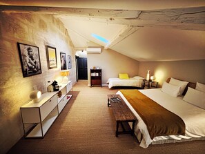 Signature Suite, City View | In-room safe, blackout drapes, soundproofing, free WiFi - Merci Papa Merci Maman (Maussane-les-Alpilles)