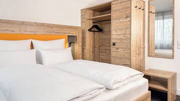 Escritorio, espacio para trabajar con laptop y wifi gratis