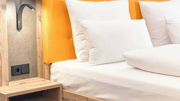 Dobbeltrom – comfort | Skrivebord, skrivebord for bærbar PC og wi-fi (inkludert)