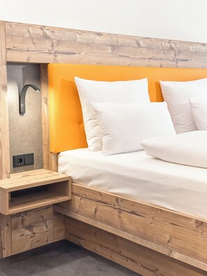 Comfort Double Room | Desk, laptop workspace, free WiFi - THE GOOD ONE Hotel  (Landshut)