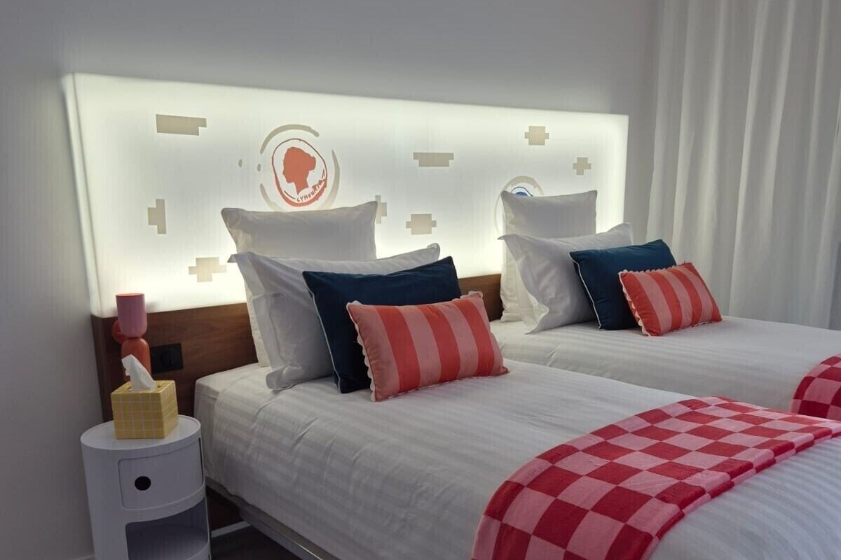 In-room safe, WiFi (free), bed sheets