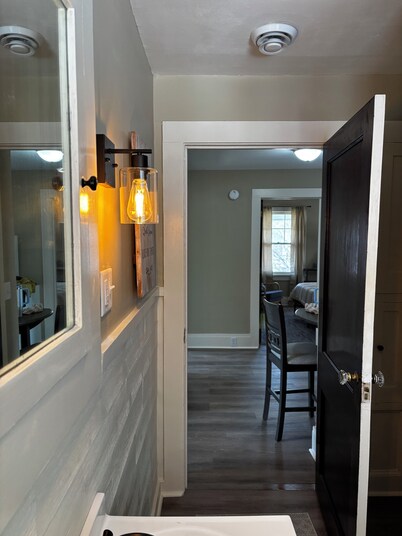 Inn On Holgate Ave, Suite II Upstairs Apt
Sleeps 4, 1-King /2 Twin, Kitch & more