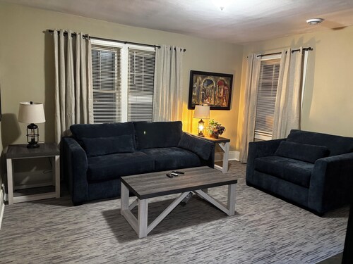   Spacious Private Suite 2 
Sleeps 4  King Bed, Full Kitchen, Reading Room