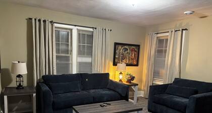 Spacious Private Suite 2
Sleeps 4 King Bed, Full Kitchen, Reading Room