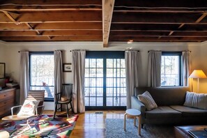 TV, fireplace - Refined Rustic: Designer Cabin for Golf and Fishing (Lewiston)