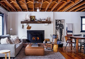 TV, fireplace - Refined Rustic: Designer Cabin for Golf and Fishing (Lewiston)