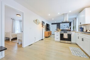 3 bedrooms, desk, iron/ironing board, free WiFi
