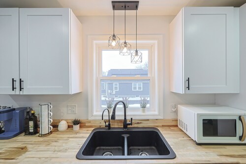 Providence Getaway 3 Bed 2 Bath w/ Parking