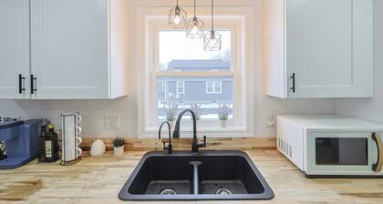 Providence Getaway 3 Bed 2 Bath w/ Parking