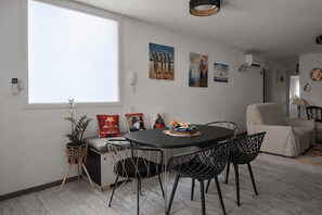 Dining - Apartment with Jacuzzi and Courtyard in Andernos (Andernos-les-Bains)