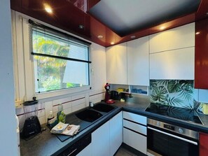 Fridge, microwave, oven, dishwasher - Bright house with terrace and garden - Caen (Hérouville-Saint-Clair)