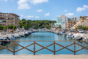 Marina - Holiday Home 'Es Nautic' with Private Terrace, AC and Wi-Fi (Manacor)