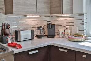 Fridge, microwave, oven, stovetop - Unique Montrose Getaway | Pool Table + Roof (Houston)