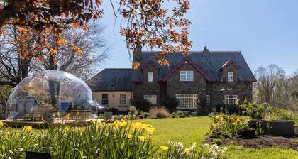 Lakeside retreat on Lough Erne. Self catering, BBQ & woodburner. Adults only.