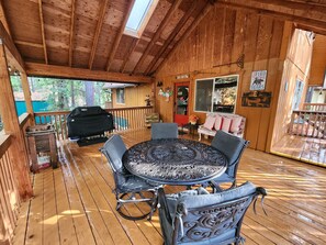 Outdoor dining - Family Friendly Golden Grace Cabin (Pinetop Country Club)